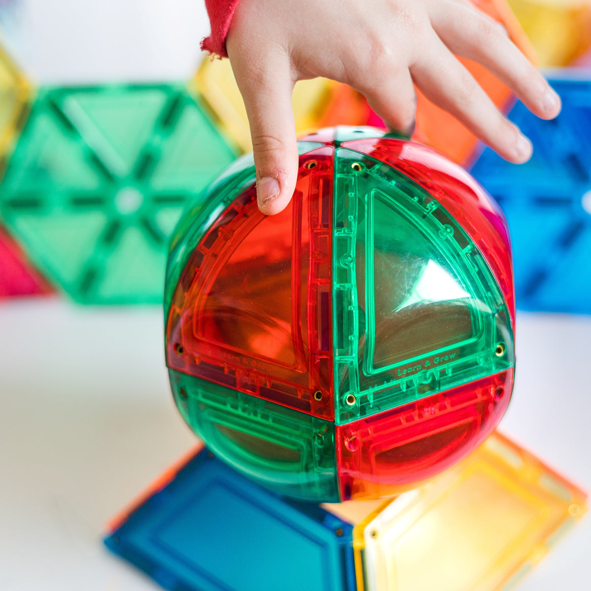 18 Pieces Dome Set - Child Exploring Colourful Magnetic Dome