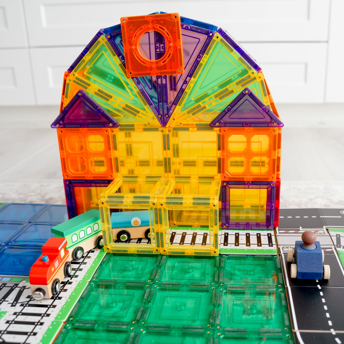 36 Pieces Tile Toppers Train Pack - Colourful Train Station & Tracks